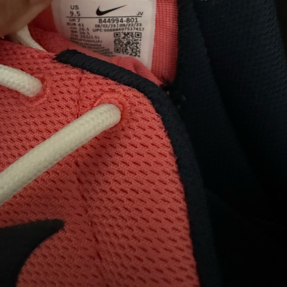 Women’s Nikes - Picture 4 of 4